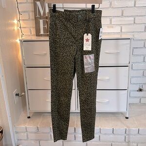 NWT Vanilla Star Cheetah Print Women’s High Rise Pull-On Jegging